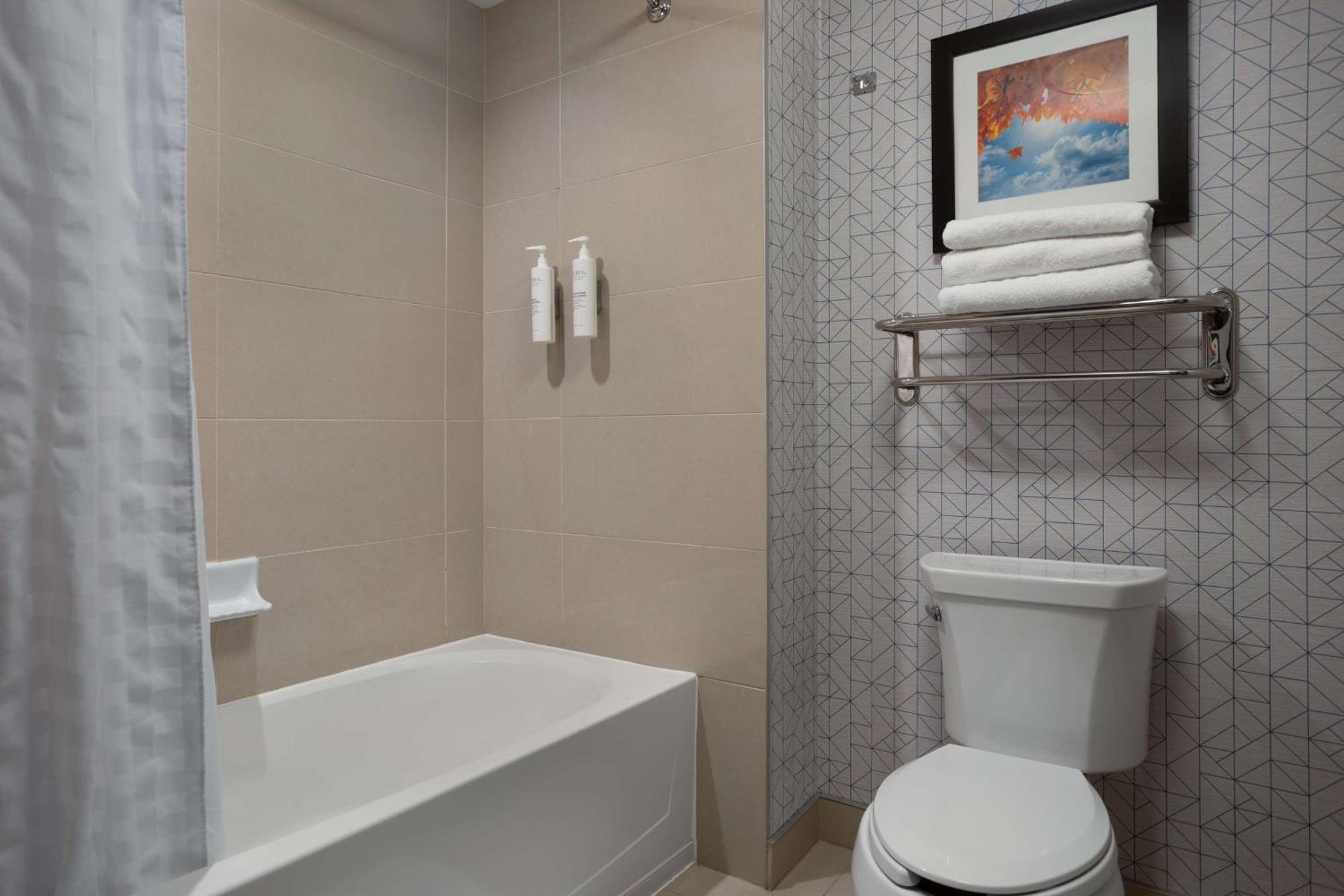 Two-Bedroom Suite - Non-Smoking,1631572435:JPEG